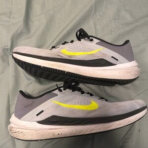 Mens Nike Winflo 10 size 13